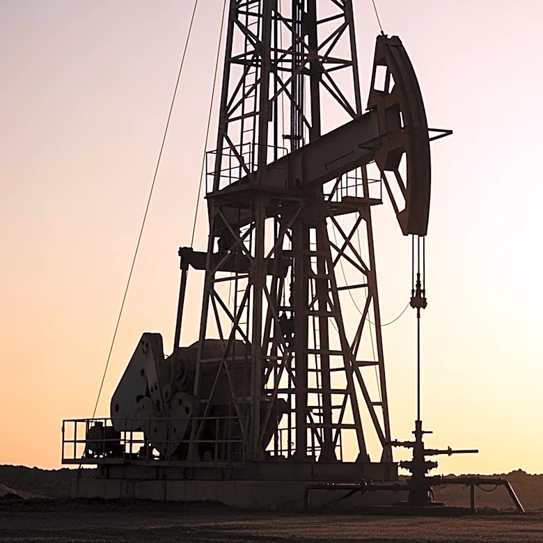 Tom Cruise Stars as Aging Oil Tycoon in Warner Bros.' CinemaCon Highlight 'Digger'