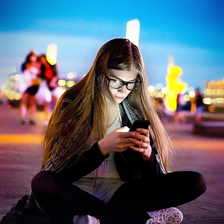 Decline in Happiness Among Young Americans Linked to Social Media and Lifestyle Factors