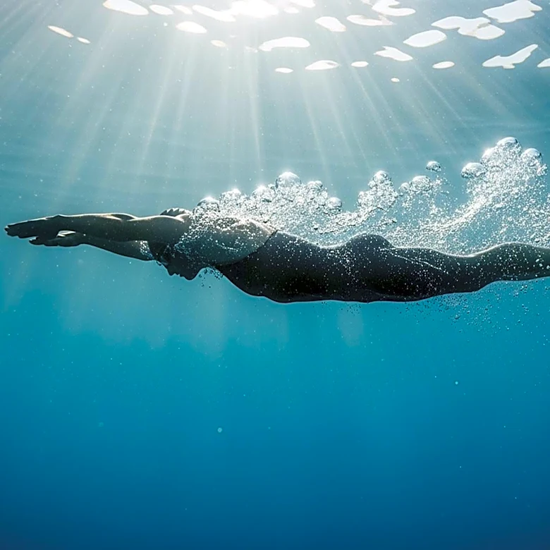 Alabama Swimmer Sean Niewold Named SEC Newcomer of the Year, Sets New Records