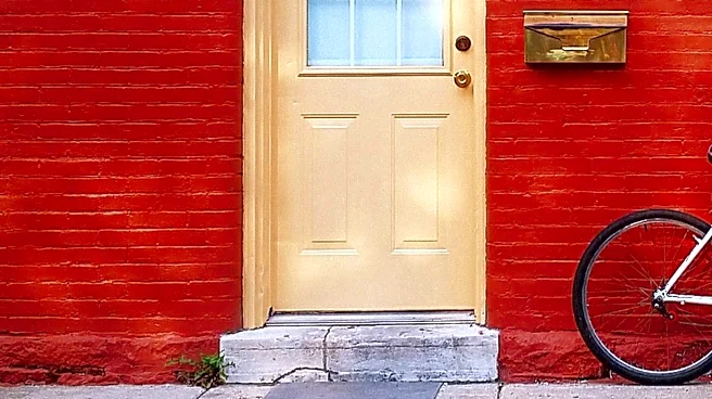 Miss Manners Addresses Neighbor Disputes in Vintage Chicago Condo
