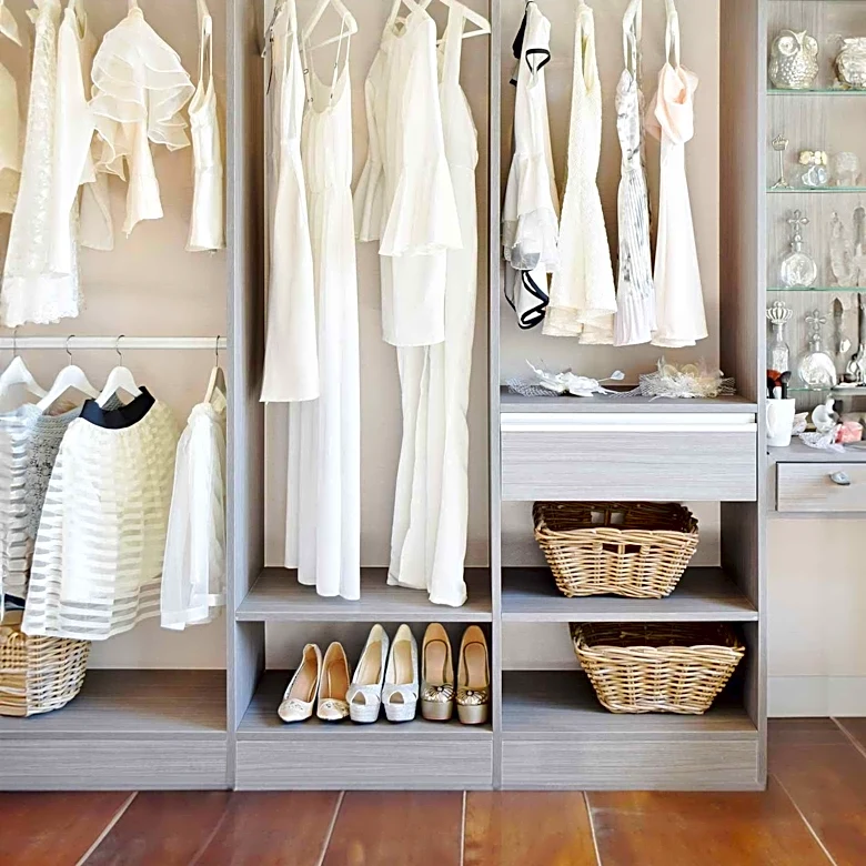 Psychologist Anita Yokota Introduces 'Holding Box' Method for Effective Decluttering