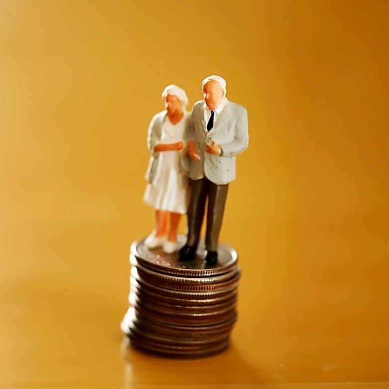 Couples Use Housing Strategies to Achieve Early Retirement Goals