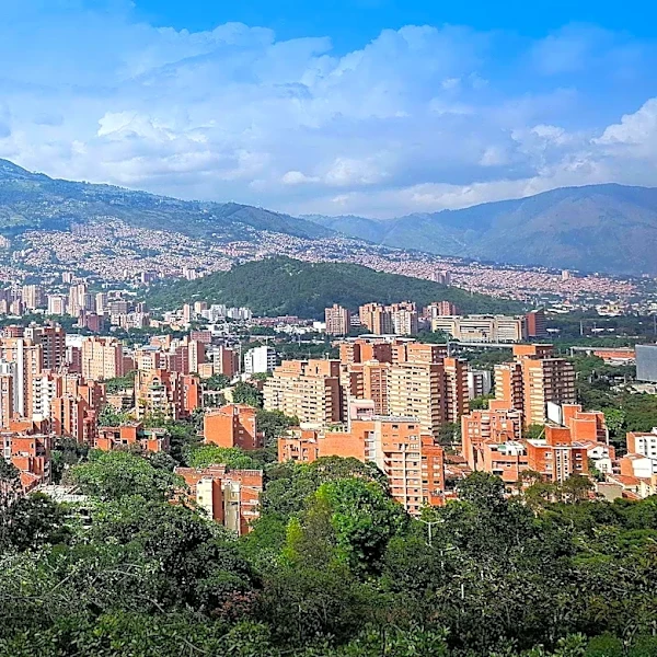 Family Relocates from U.S. to Colombia Amid Safety Concerns and Cultural Appeal