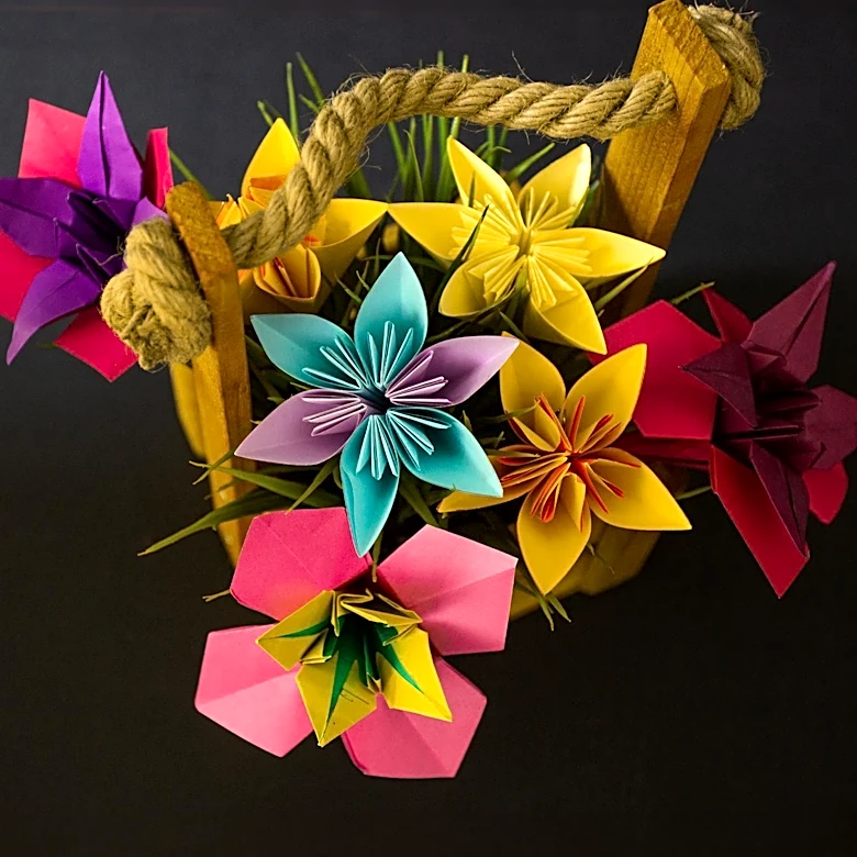 Dallas Teens Deliver Handmade Flower Arrangements to Support Recovery Center Residents