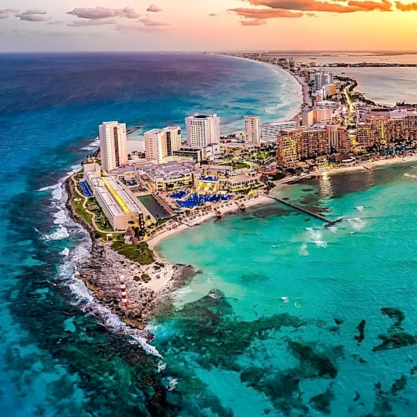 Magnicharters Suspends Flights, Stranding Travelers in Mexican Resort Towns