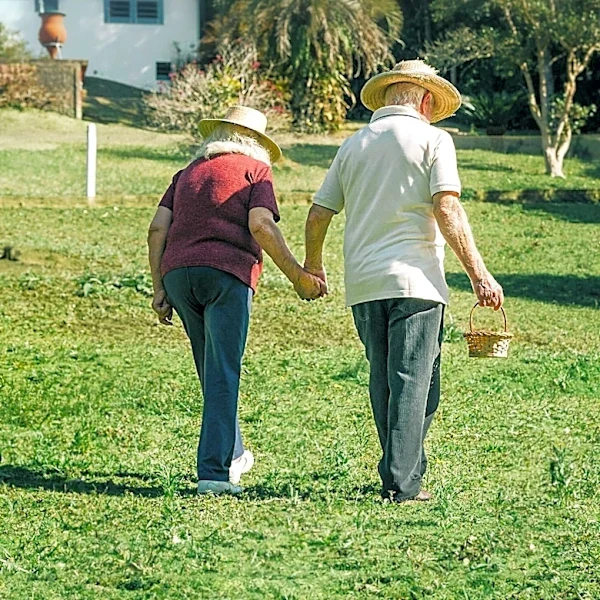 Retired Couple Moves to Mexico, Launches AI Business for Seniors