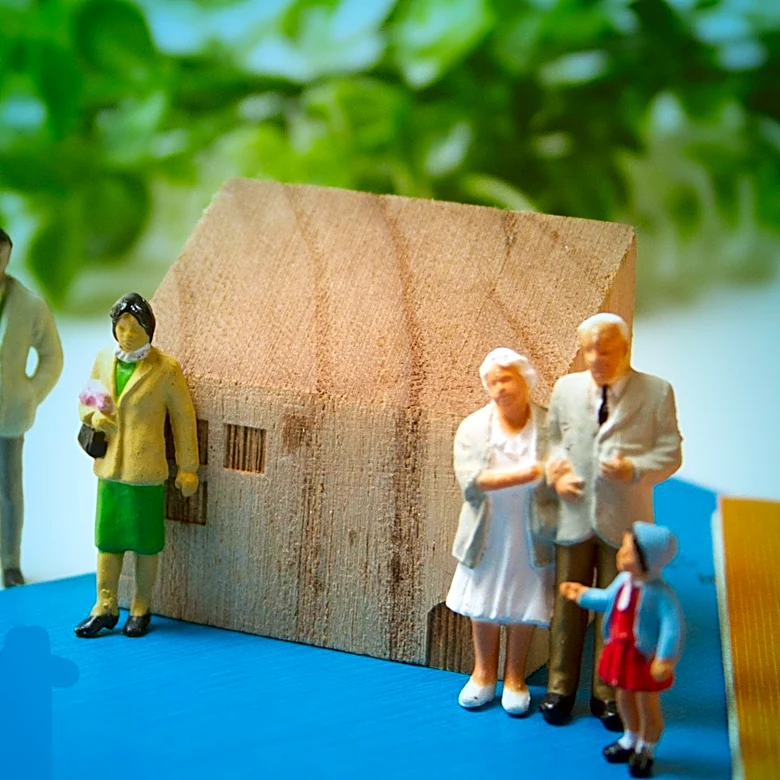 Single Mom in Hamptons Rebuilds Life Through Multigenerational Living