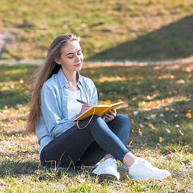 Lake Charles Native Rosaline Thomas Publishes 'Self-Esteem Glow Up Journal' to Empower Teen Girls