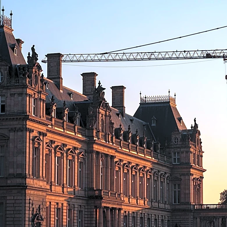 BKL Baukran Logistik Utilizes Liebherr Crane for Historic Palace Project