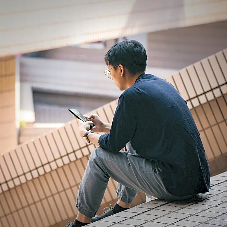 Study Reveals Complex AI Usage Patterns Among Young People