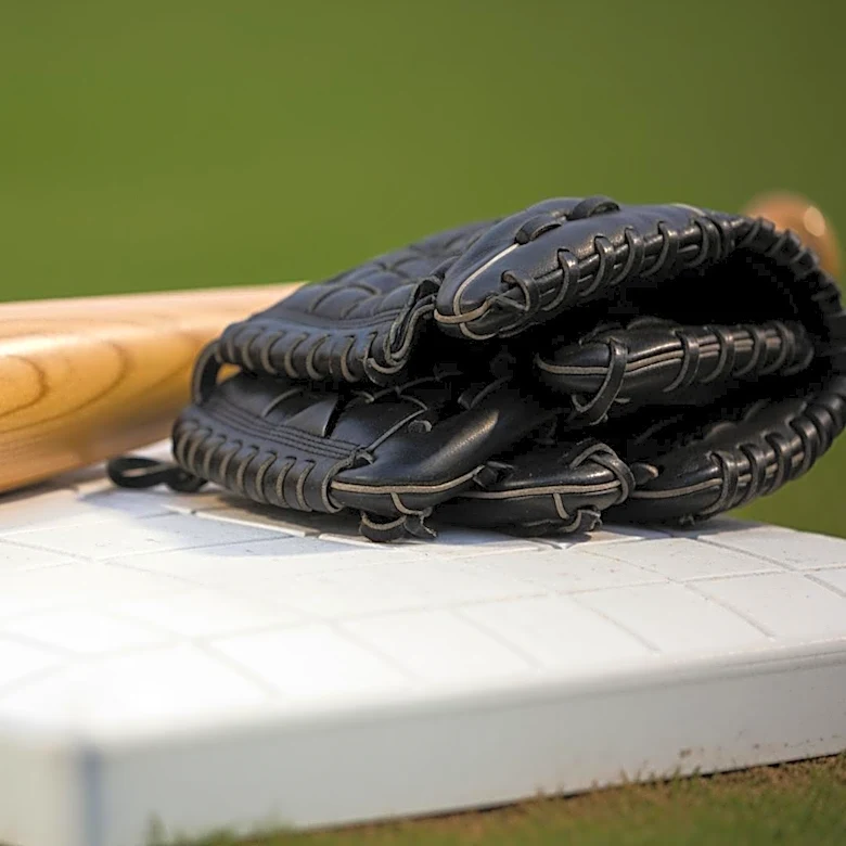 Astros' Dustin Harris Exits Game with Bruised Hand After Pitch Impact
