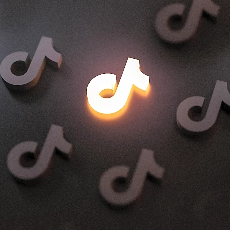 Gen Z Students Turn to TikTok for Scholarships Amid Rising College Costs