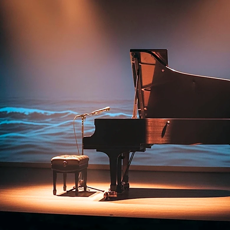 Beaches Musical Debuts on Broadway with Mixed Reception