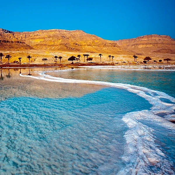 Dead Sea's Hidden Spa Offers Unique Hot-Cold Experience Amidst Treacherous Terrain