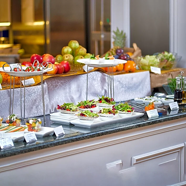 Hotel Buffets: Balancing Guest Experience with Sustainability Concerns