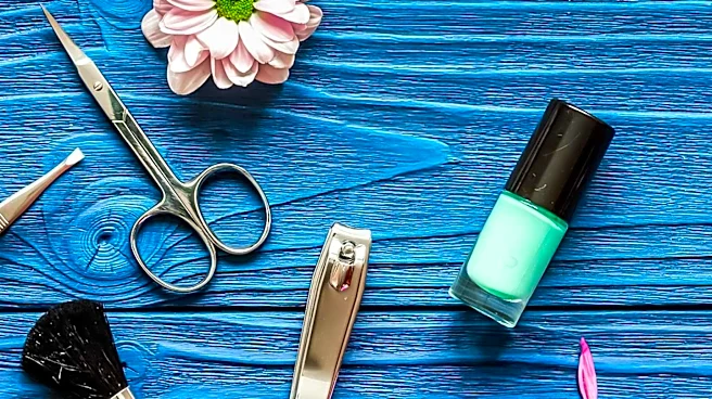 Taylor Swift's Mint Manicure Sparks Nostalgia and Trend Resurgence