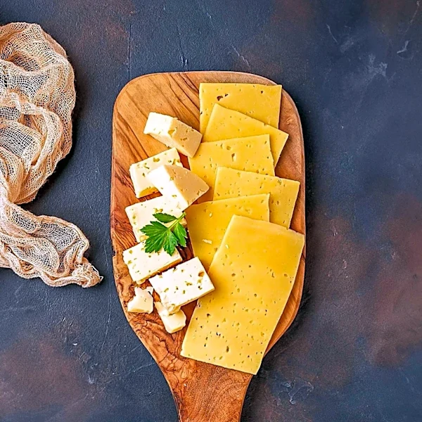 Dietitians Highlight Health Benefits of Cheese for Improved Well-being