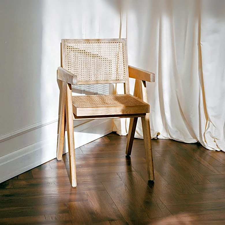 Innovative Cane-Chair Hybrid Gains Popularity for Mobility and Comfort