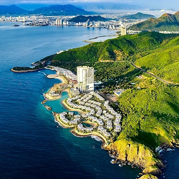 Luxury Hotels Transform into Lifestyle Ecosystems with Mixed-Use Developments