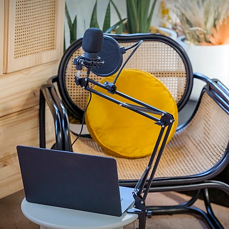 Innovative Cane-Chair Hybrid Gains Popularity for Mobility and Travel Convenience