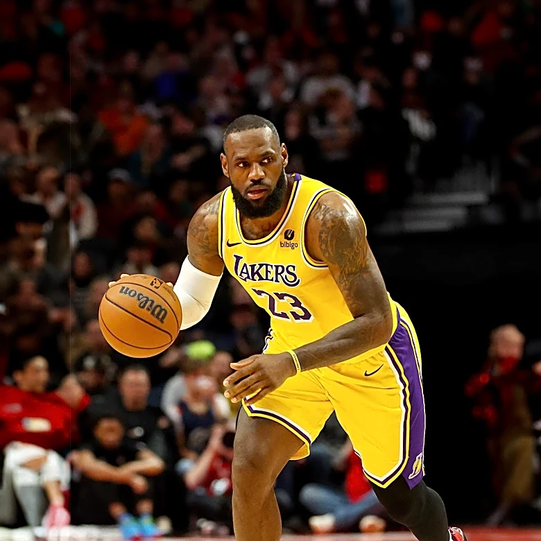 Savannah James Debuts New Hairstyle Ahead of Lakers Playoff Game