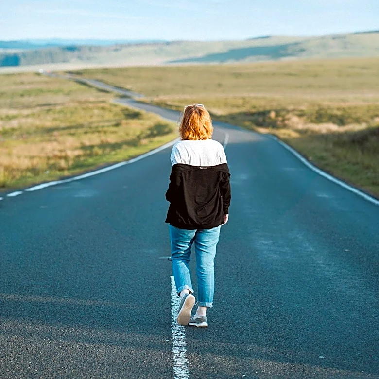 Psychologists Reveal Emotional Growth in Solo Midlife