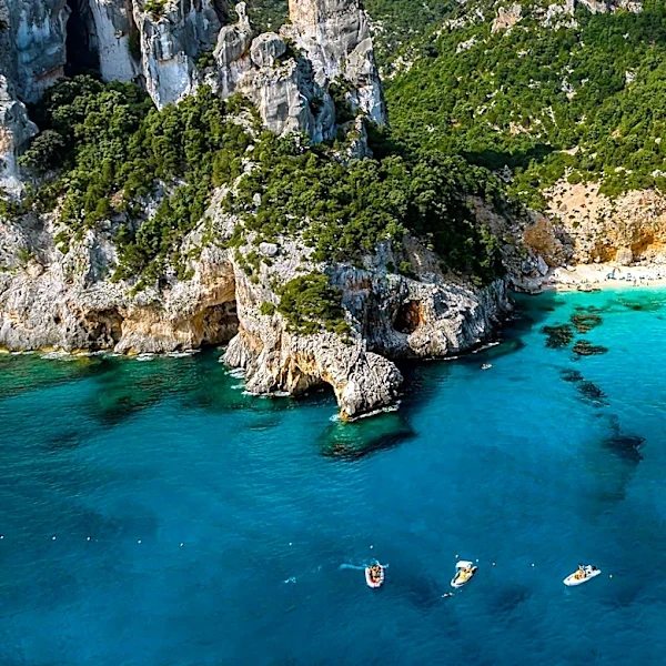 Hotel Cala di Volpe Reopens, Emphasizing Personal Connections and Renovated Offerings