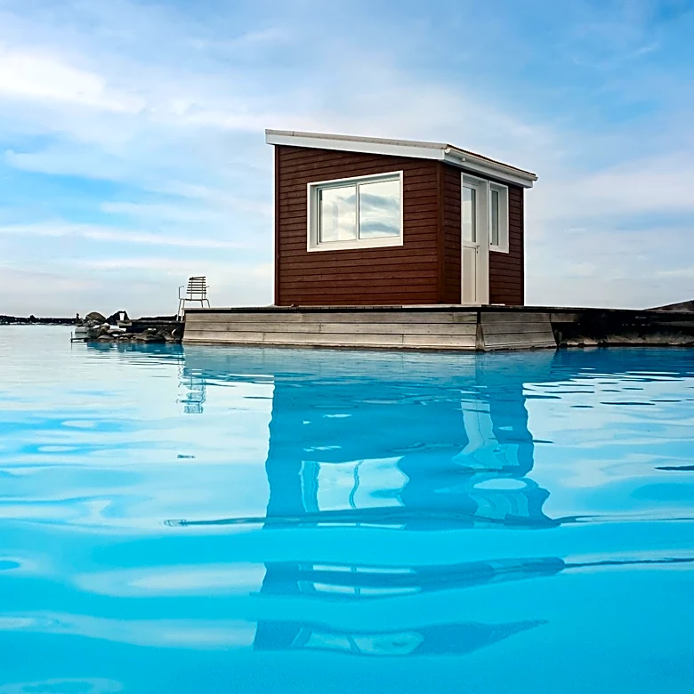 Floating Sauna Experience in Norway Highlights Unique Travel Trend