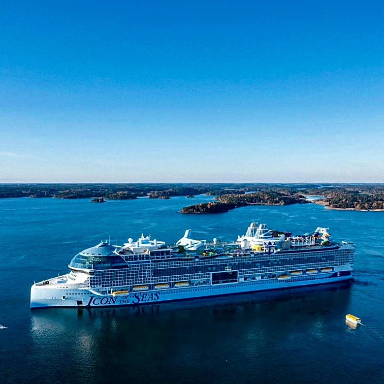 Flamboyant 'Mrs. Roper Romp' Becomes a Cruise Ship Phenomenon