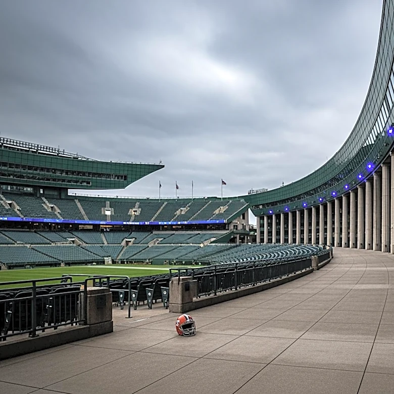 Chicago Mayor Brandon Johnson's Efforts to Retain Bears at Soldier Field