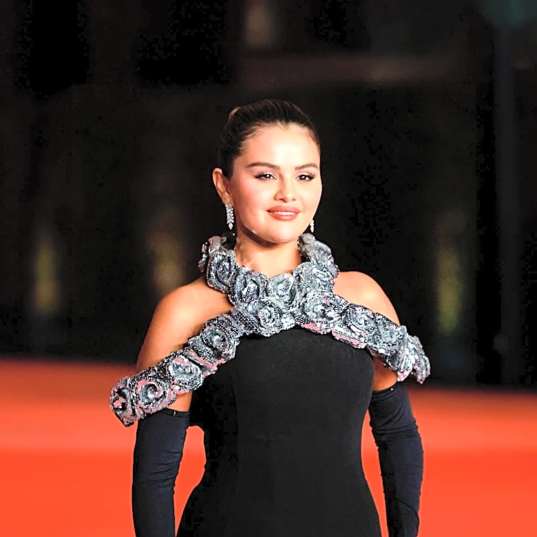 Selena Gomez Embraces Vintage Fashion at Hollywood Premiere
