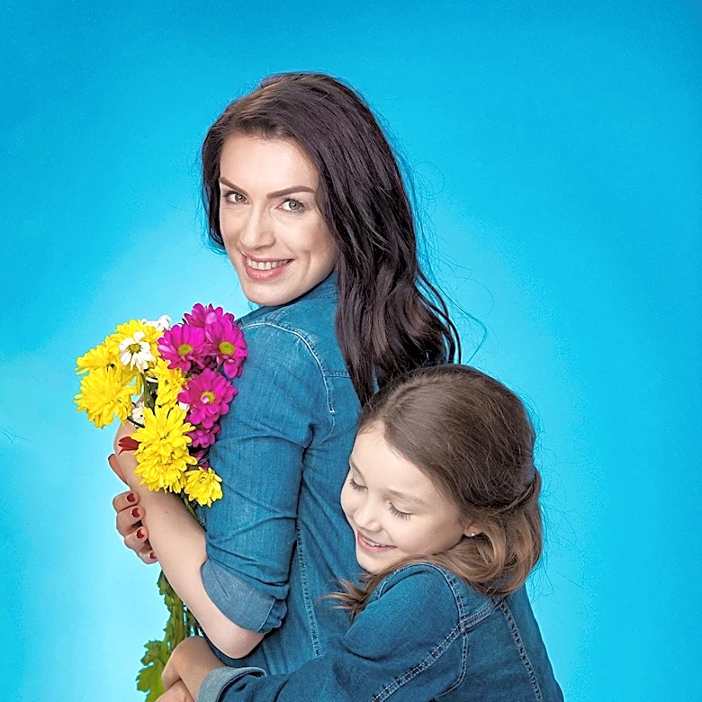 Los Angeles Times Celebrates Mother's Day with Tributes to Latina Moms