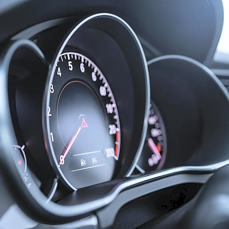 Mercedes-Benz Recalls 144,000 Vehicles Due to Instrument Panel Failures