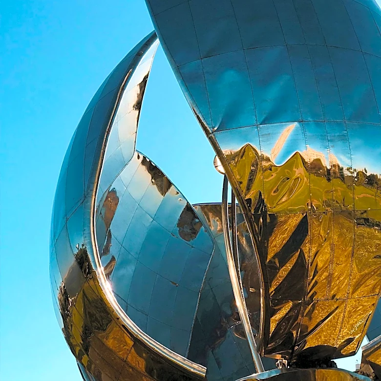 Minneapolis Sculpture Garden Hosts Annual Art Fair Amidst Beautiful Weather
