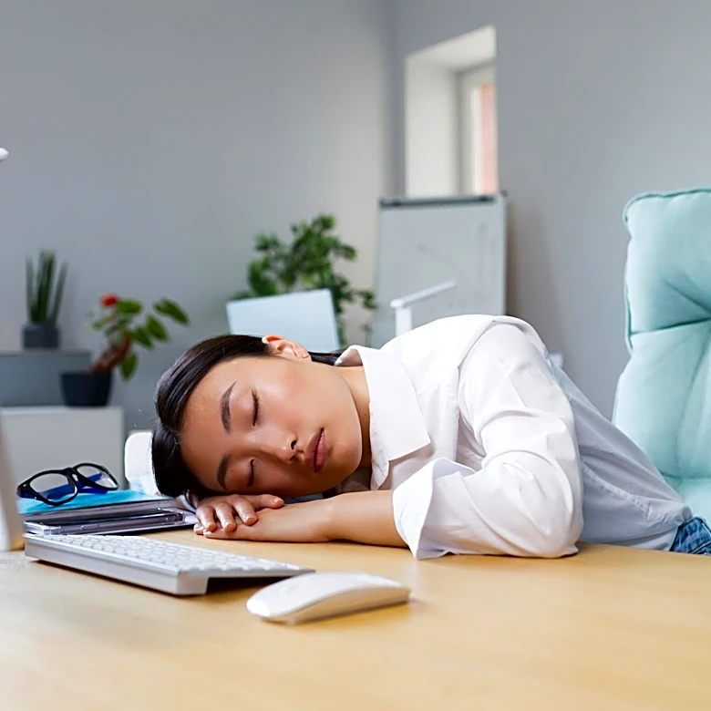 Study Links Long Working Hours to Increased Obesity Risk, Suggests Four-Day Work Week as Solution