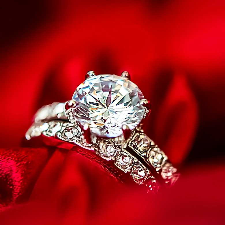 Unique Engagement Rings Transform Wedding Band Traditions, Influencing Modern Bridal Jewelry