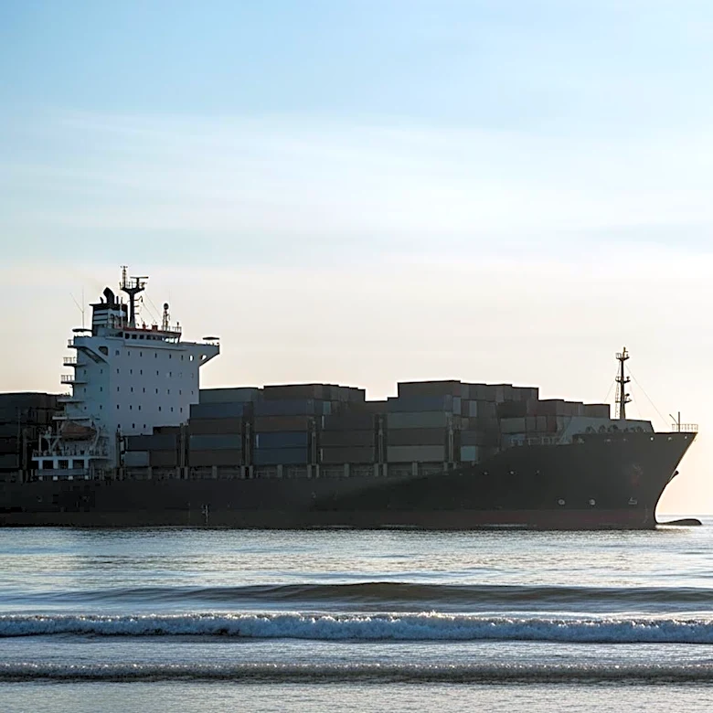 Hapag-Lloyd Faces Weak Q1, Anticipates Normal Peak Season Despite Challenges