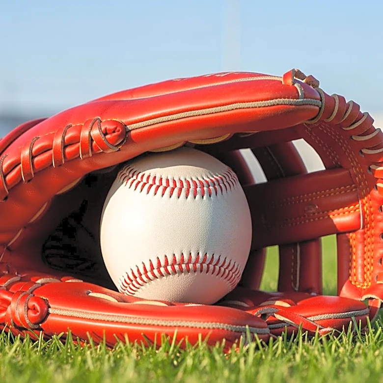 Cincinnati Reds Secure Victory Over Cleveland Guardians Despite Bullpen Challenges