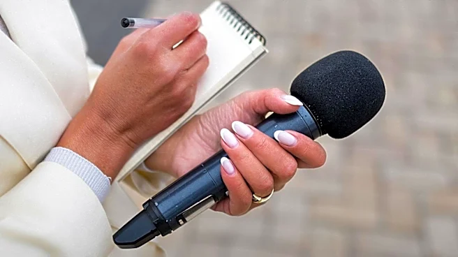 CNBC Reporters Experience Smartphone Detox with Flip Phones