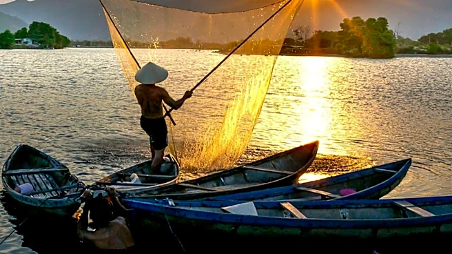 Photographer Alahattin Kanlioğlu Captures Unique Fishing Techniques in Myanmar
