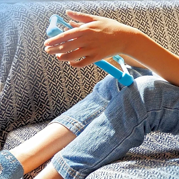 Expert Highlights Benefits of Taking Breaks from Social Media
