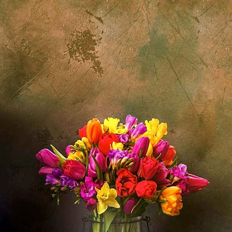 Coggin Heeringa Explores Spring's Colors and Their Biological Significance