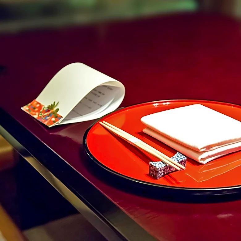 Miss Manners Addresses Public PDA Disruption in Restaurants