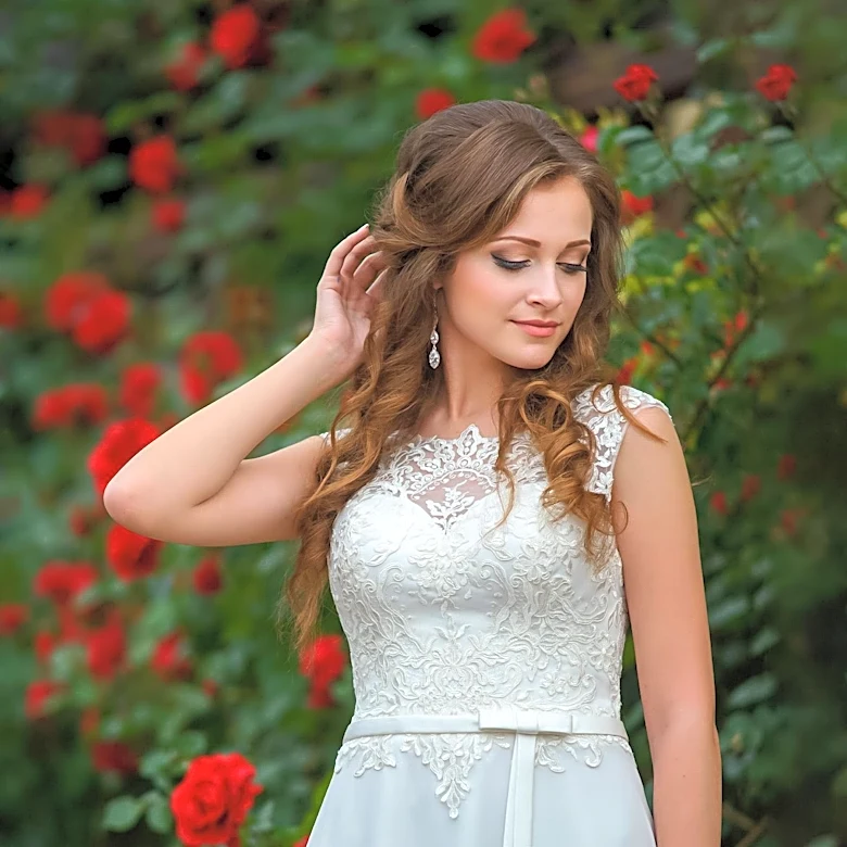 Style Experts Offer Tips for Dressing at Summer Weddings