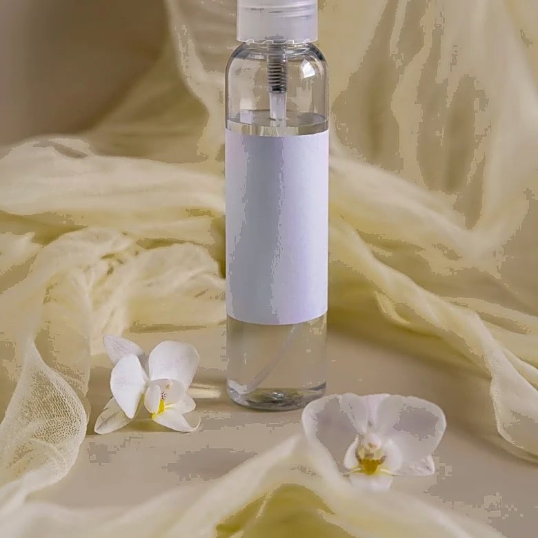 Refy Face Setter Setting Spray Offers Dewy Finish for Makeup Enthusiasts