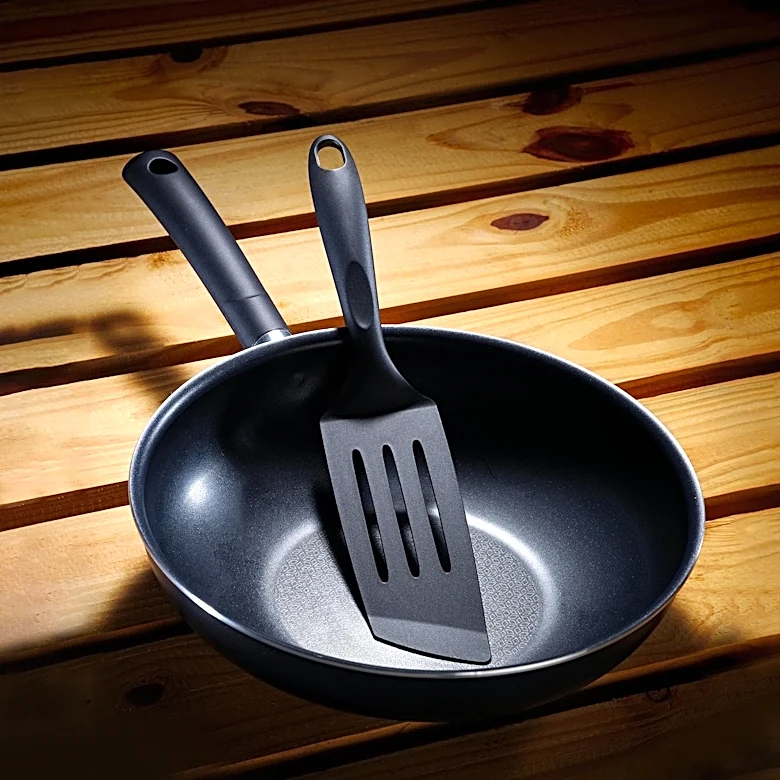 Consumer Reports Identifies Food Network's Nonstick Pan Set as Lacking Durability