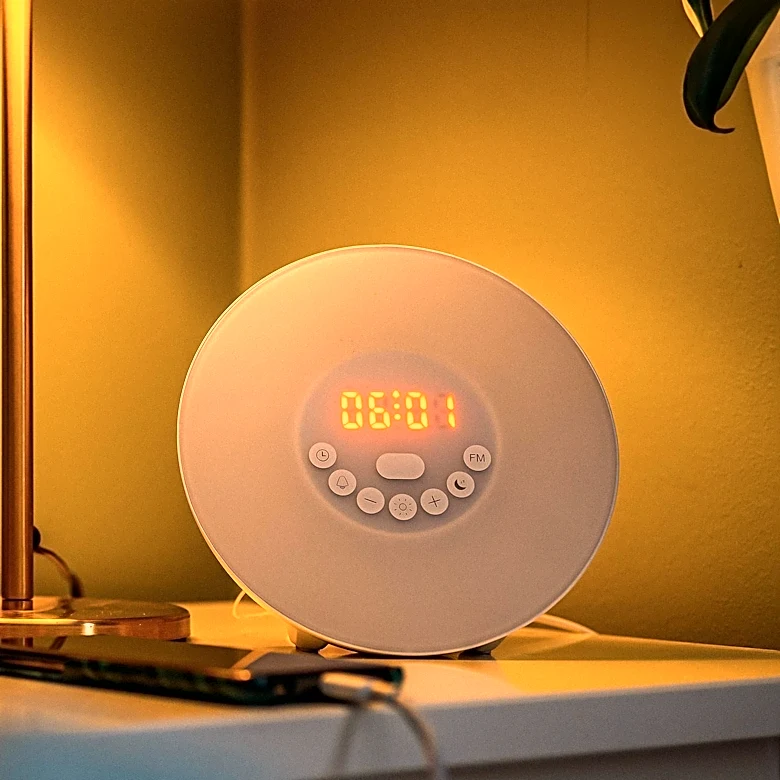 Dreamie Alarm Clock Offers Alternative to Smartphone Use in Bed