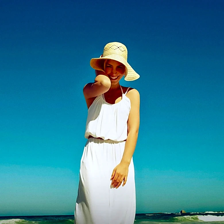 Zeagoo and Maye Musk Collaborate on Summer Resort Fashion Collection