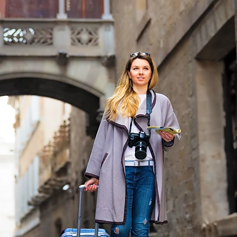 European Observations Highlight Distinctive Traits of American Travelers