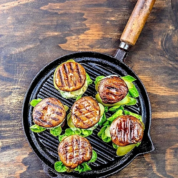 Grilling Expert Discusses Benefits of Flat-Top Grills for Outdoor Cooking
